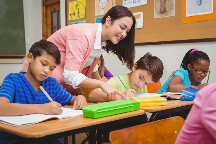 pic-kid-class-writing